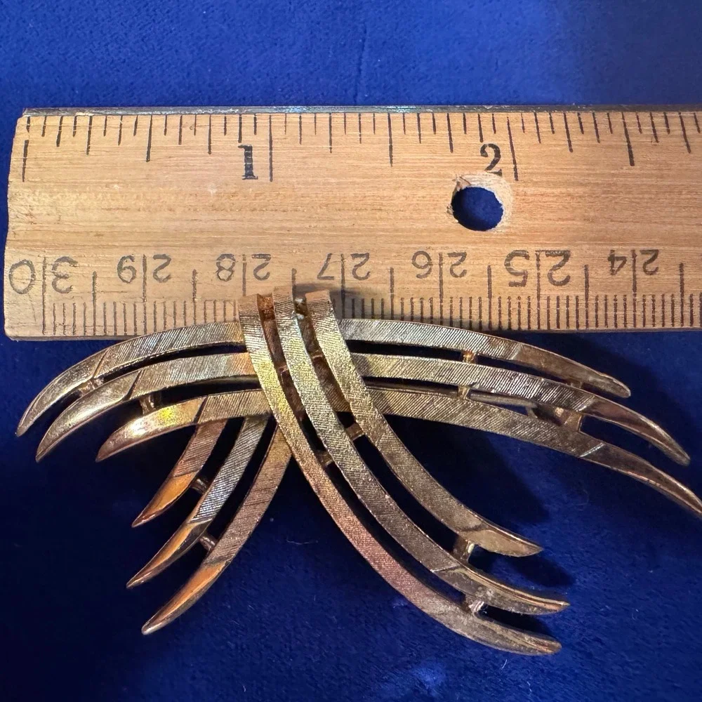 Vintage Gold Tone Textured Spray Brooch Mid Century Modern Curved Pin